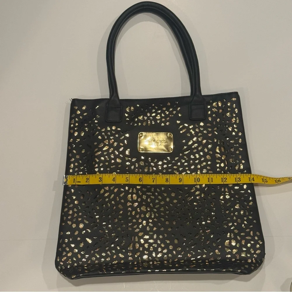 SIGNATURE CLUB A Women Black & Gold Tote  Shoulder Bag